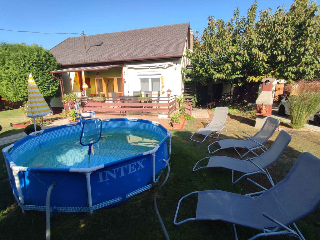Ferienhaus mit Pool, Klimaanlage und WLAN in der Nähe vom Strand