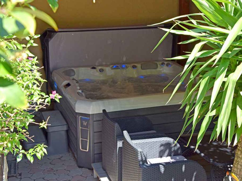Ferienwohnung mit WLAN, Klimaanlage und Whirlpool