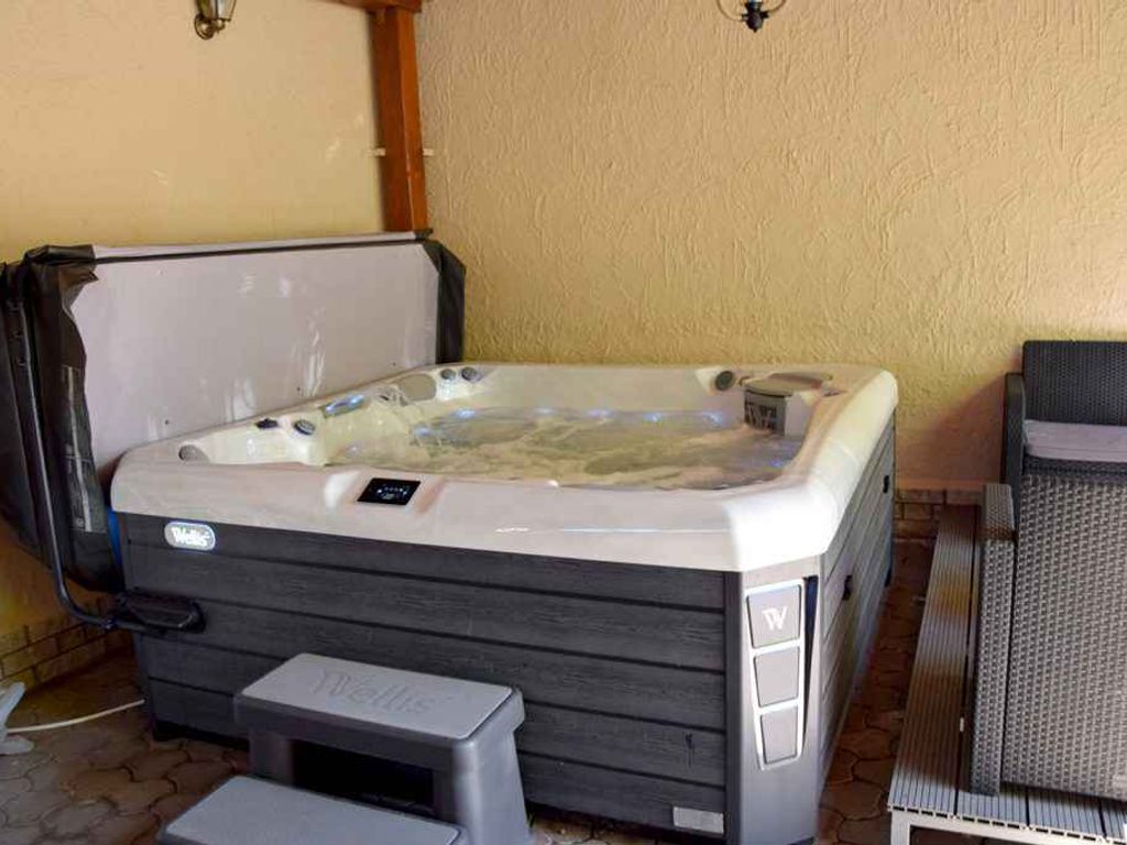 Ferienwohnung mit Klimaanlage, WLAN und Whirlpool