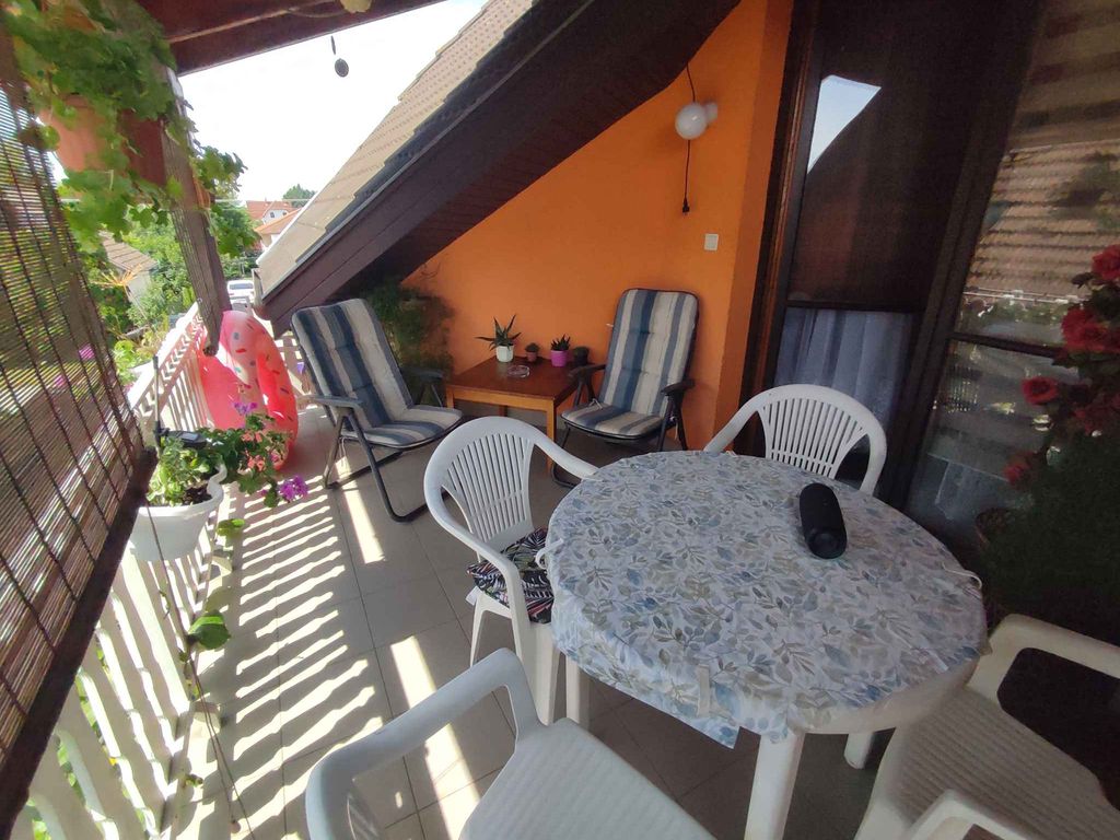 Ferienwohnung mit Pool, WLAN und Terrasse