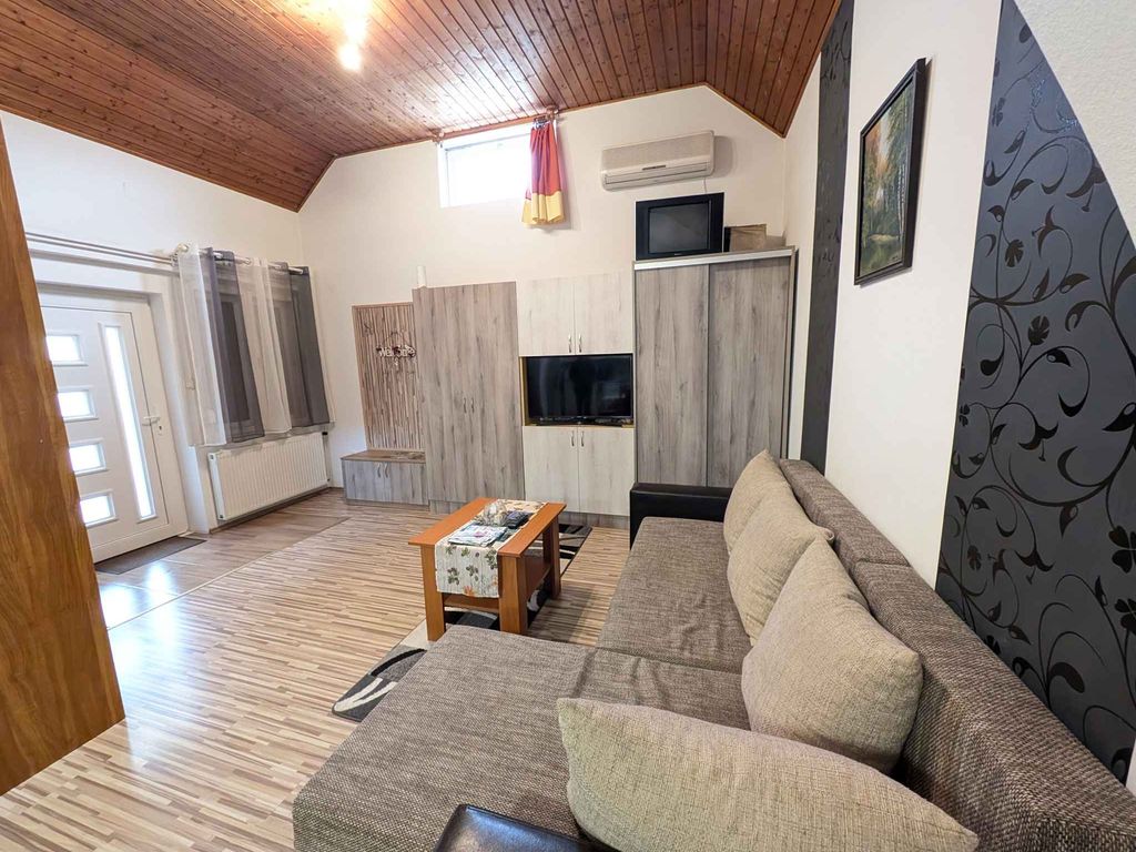 Ferienhaus mit Terrasse und Klimaanlage