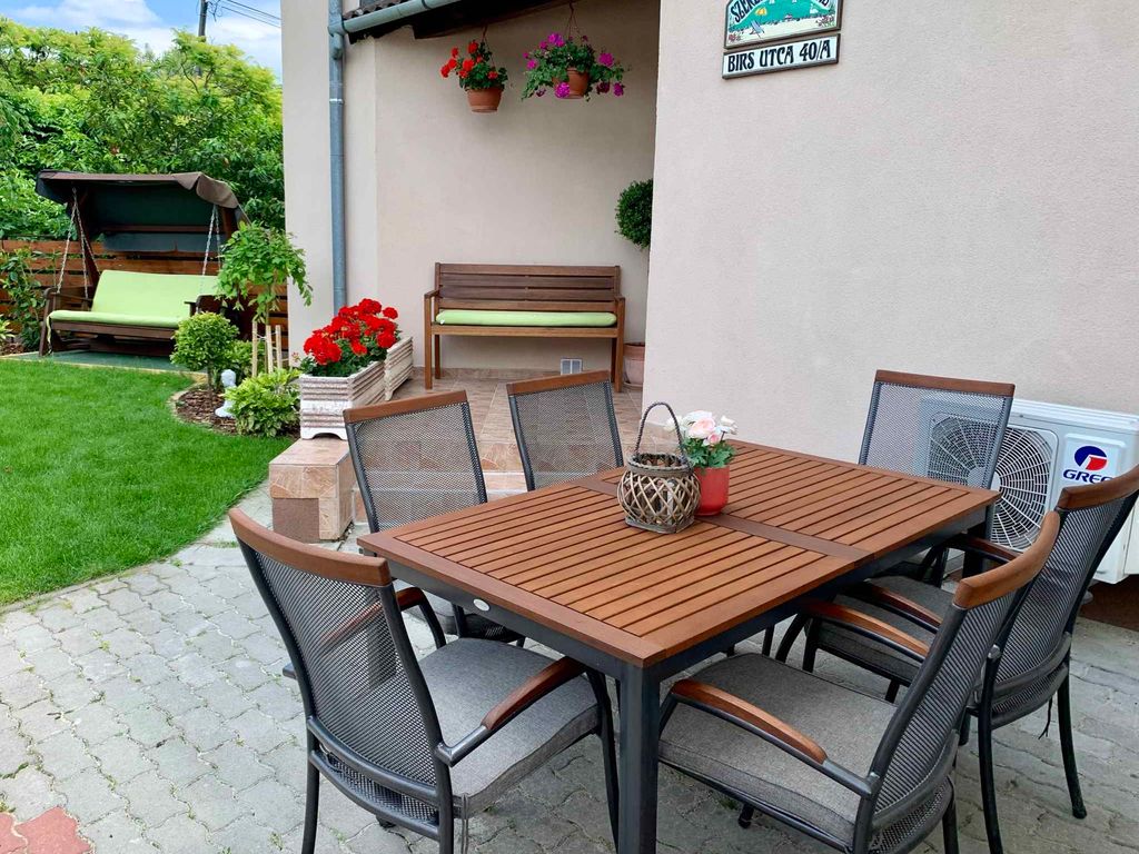 Ferienwohnung modern eingerichtet, mit WLAN und Klimaanlage