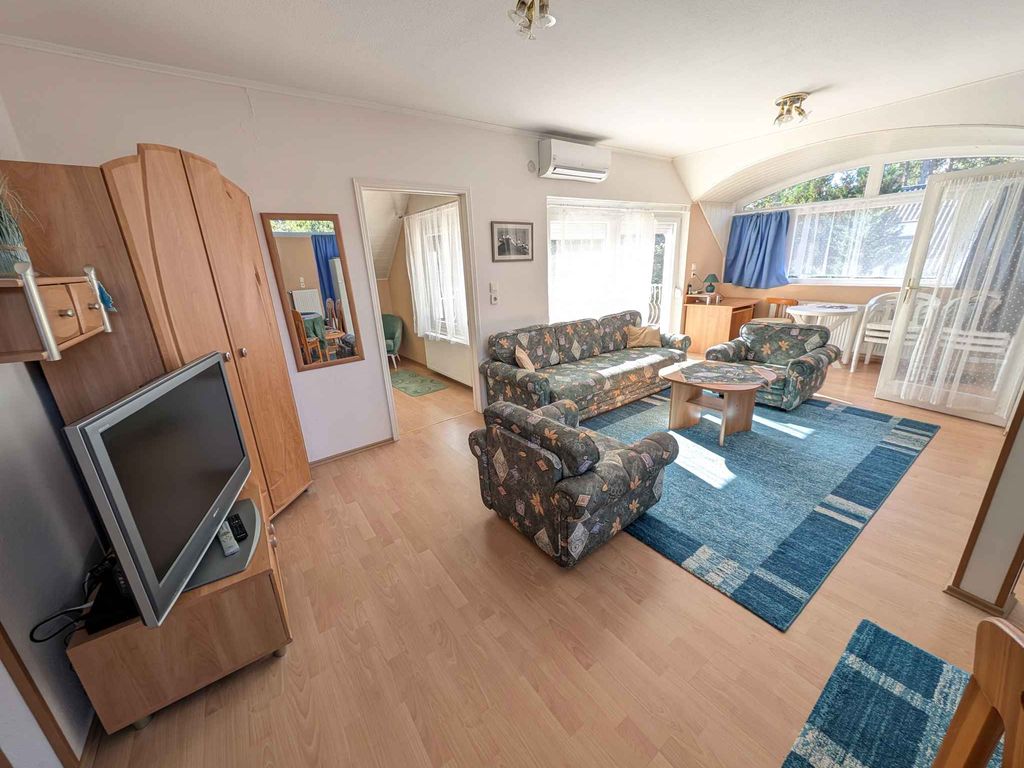 Ferienwohnung mit grosser Balkon, amerikanische Küche und Klimaanlage
