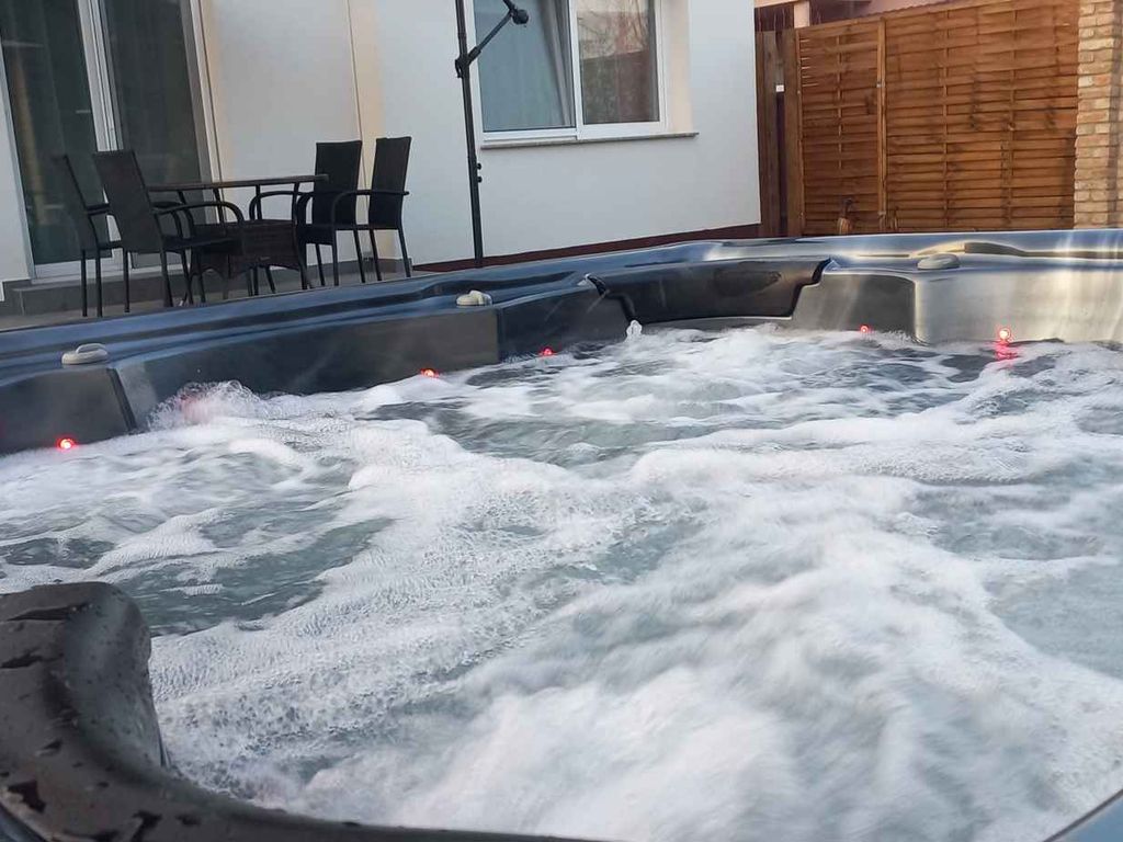 Ferienwohnung mit Whirlpool, Sauna und Klimaanlage