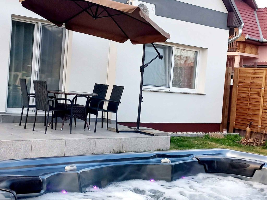 Ferienwohnung mit Whirlpool, Sauna und Klimaanlage