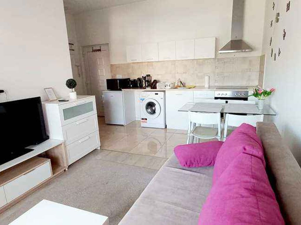 Ferienwohnung mit moderner Ausstattung und Klimaanlage, in der Nähe des Zentrums und des Strandes