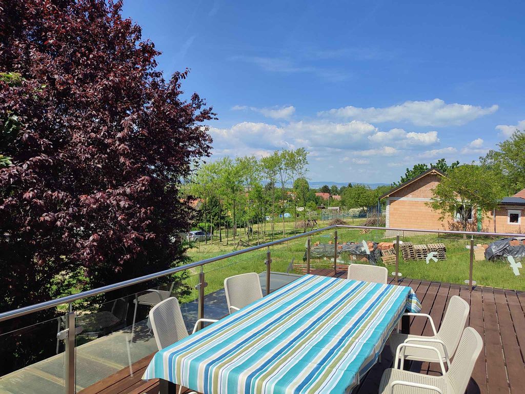 Ferienhaus modern eingerichtet mit Klimaanlage, Whirlpool, Pool, Grill, Aussenküche und großem Garten