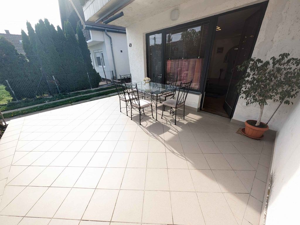 Ferienwohnung mit Terrasse, Klimaanlage und WLAN