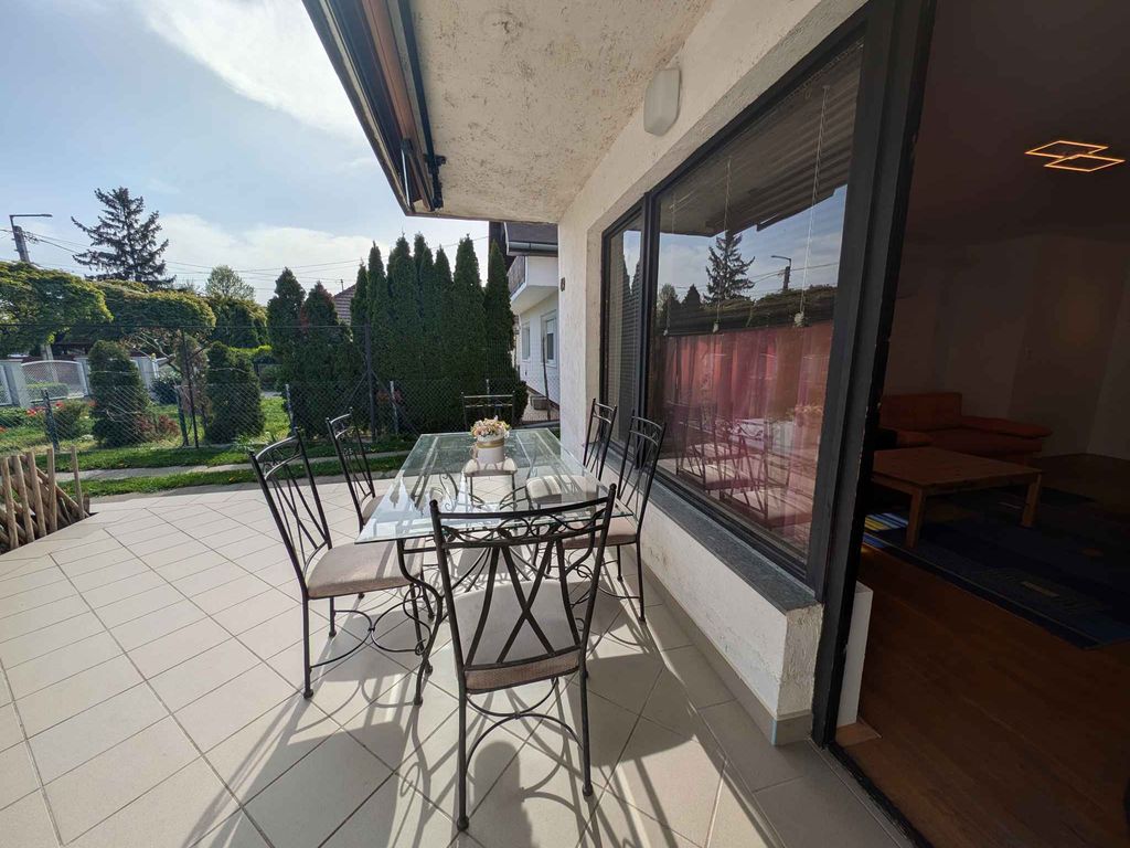 Ferienwohnung mit Terrasse, Klimaanlage und WLAN