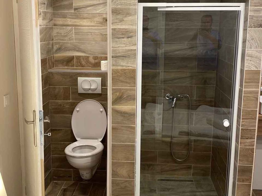 Studio mit Pool, Whirlpool und Sauna in der Nähe vom Freistrand