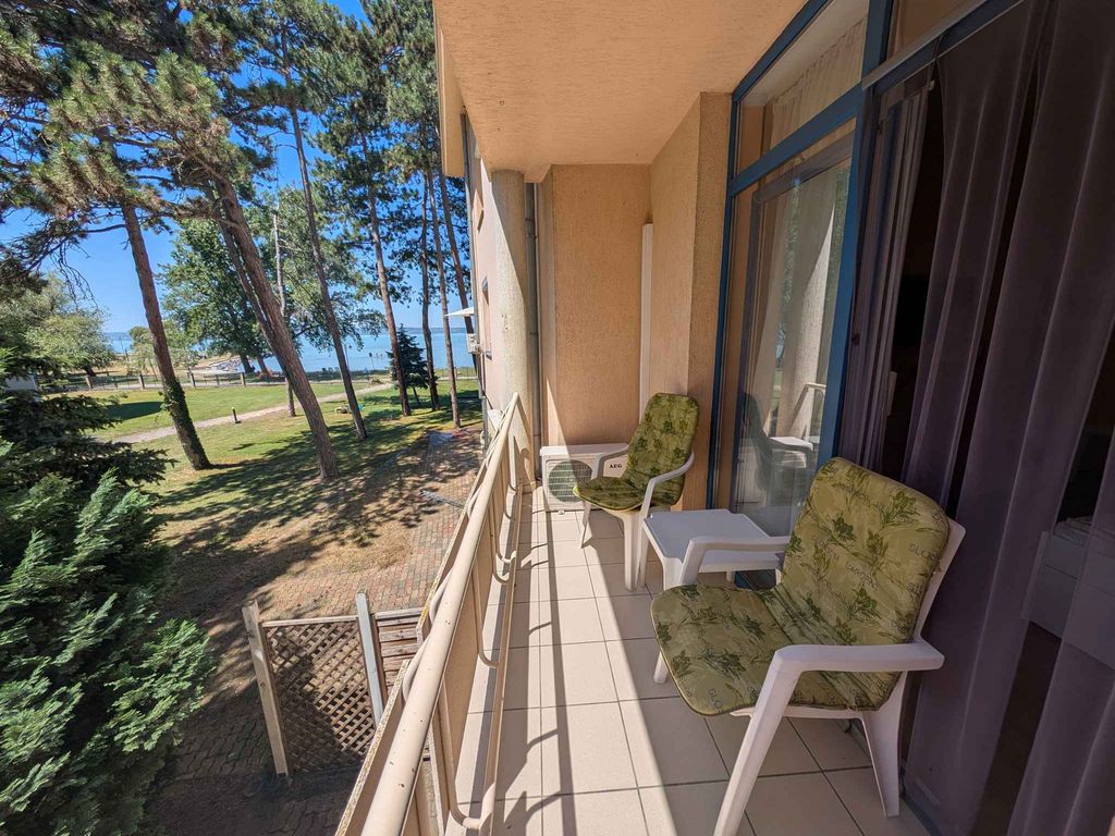 Ferienwohnung mit Balkon und Ausblick auf den See
