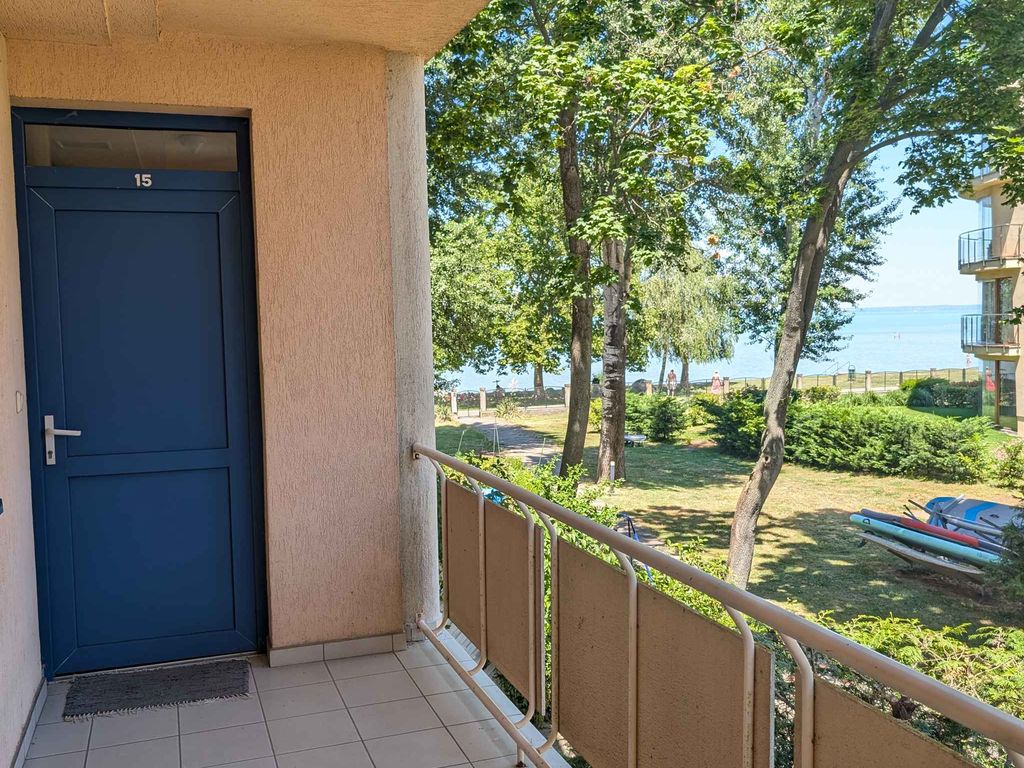 Ferienwohnung mit Balkon und Ausblick auf den See
