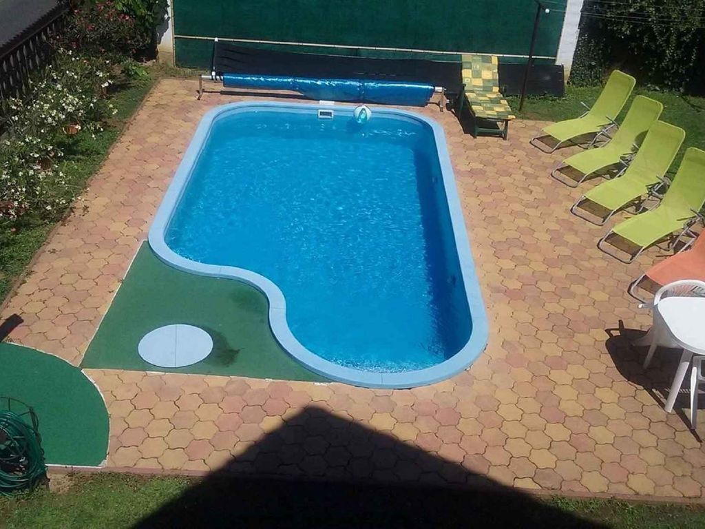 Ferienwohnung mit Pool und Parkplatz