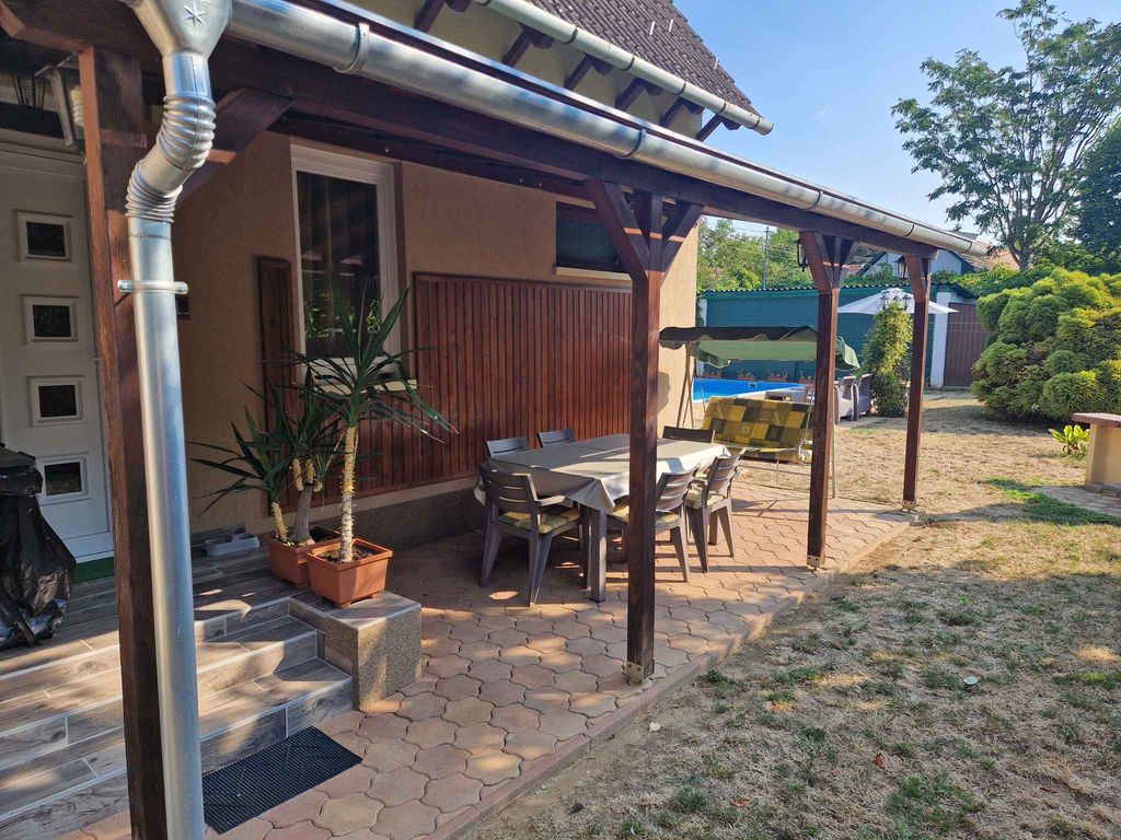 Ferienwohnung mit Pool und Parkplatz