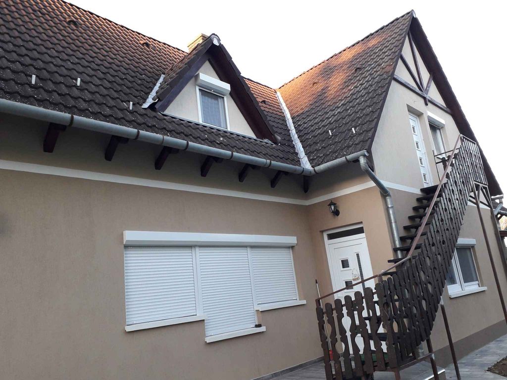 Ferienwohnung mit Pool und Parkplatz