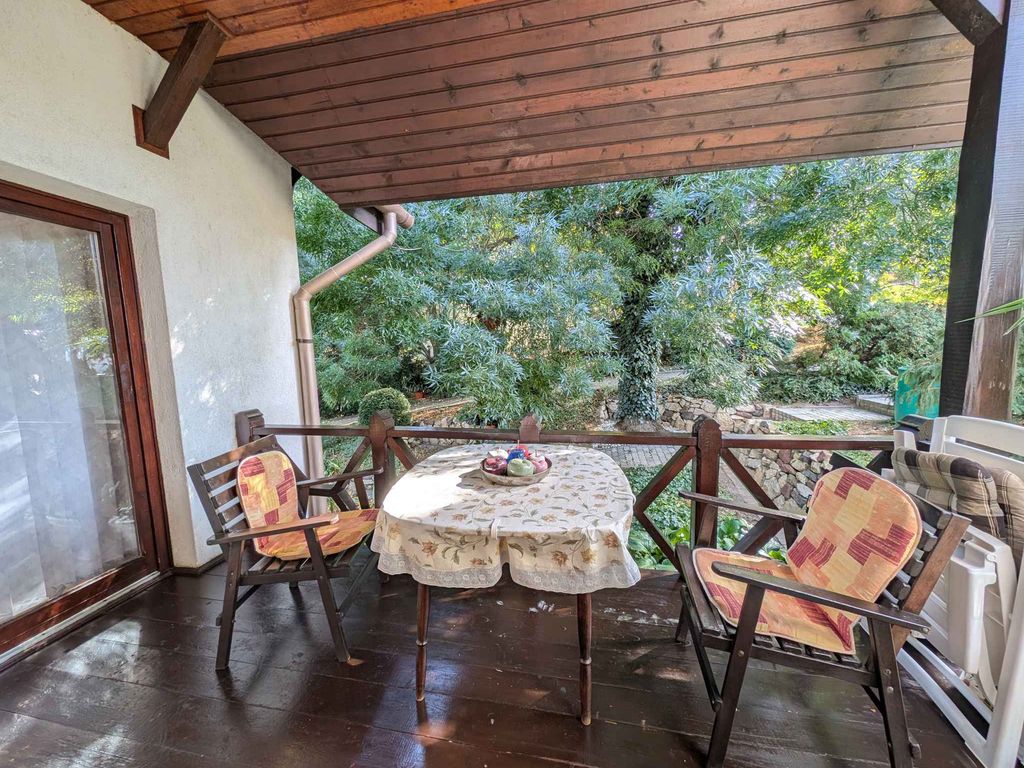 Ferienwohnung mit Gartenpavillon und Grill