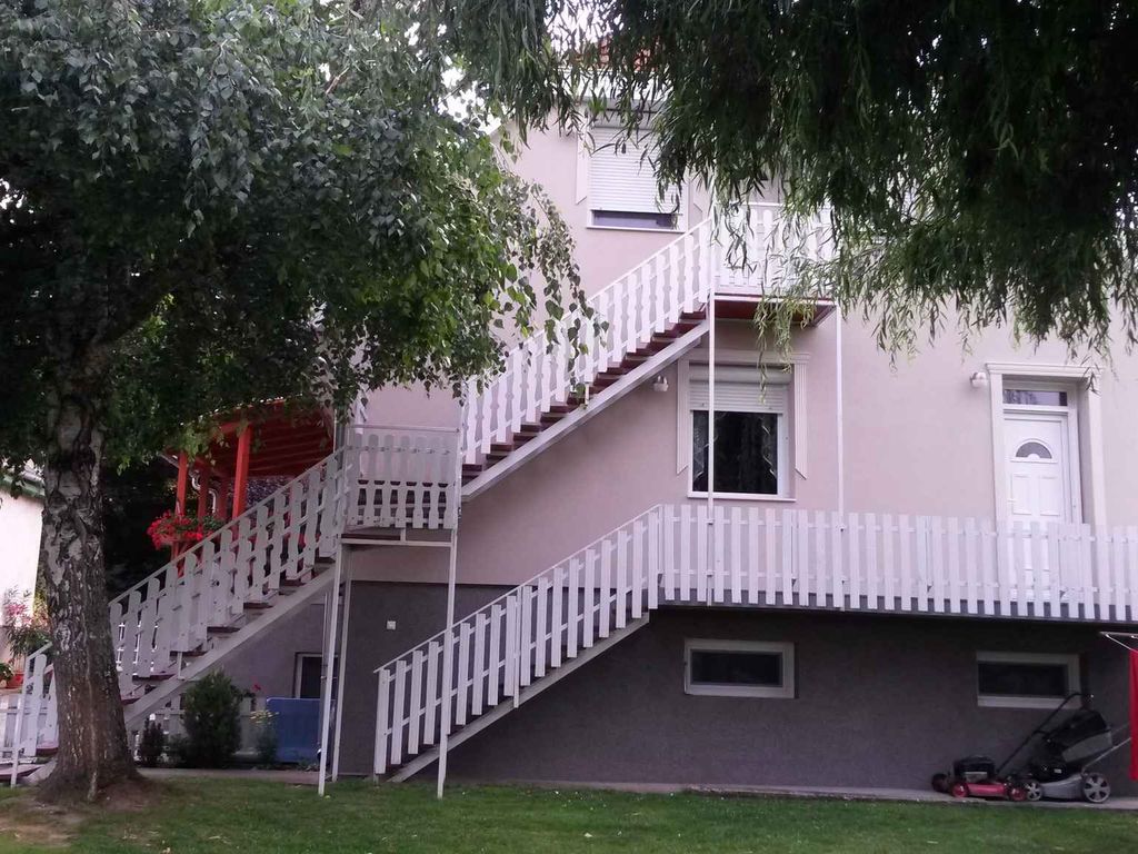 Ferienhaus mit Garten und Grill
