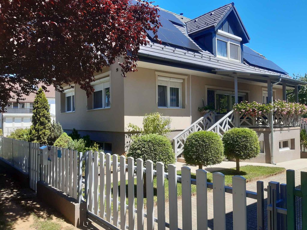 Ferienhaus mit Garten und Grill