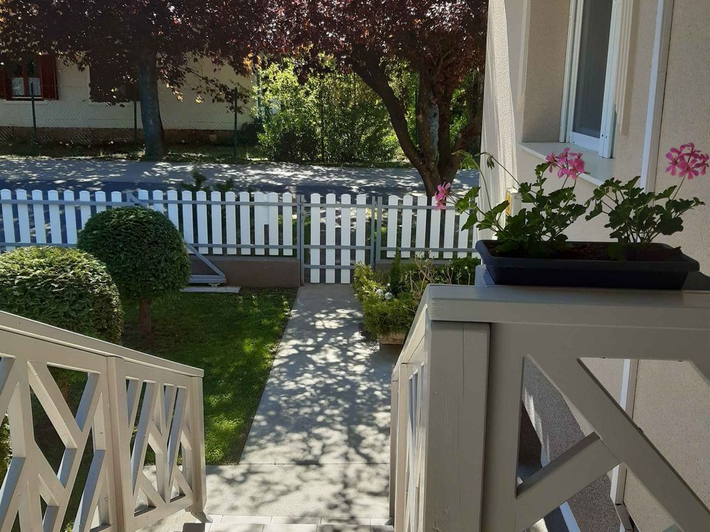 Ferienhaus mit Garten und Grill