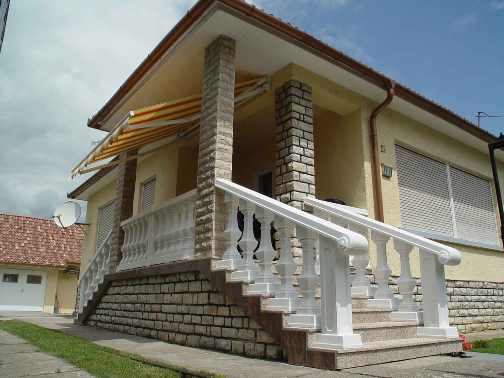 Ferienhaus mit Terrasse und Klimaanlage