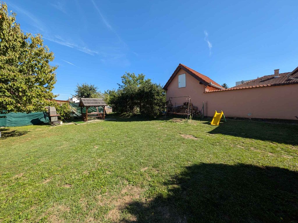 Ferienwohnung mit Klimaanlage, WLAN und großem Garten