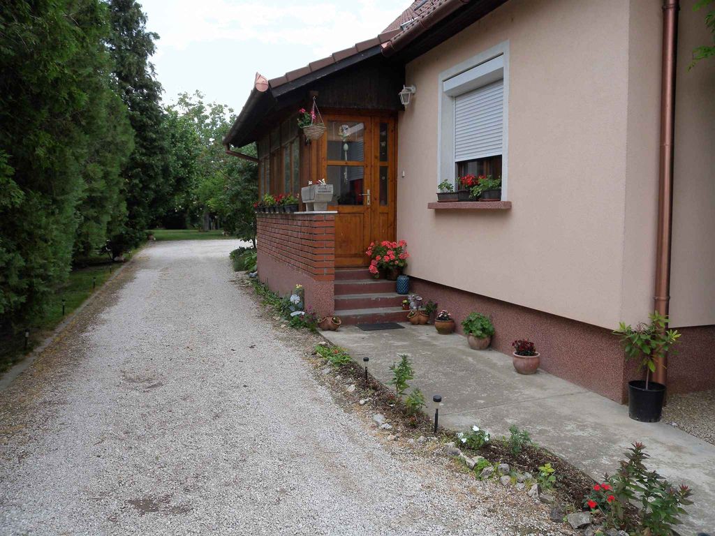 Ferienwohnung mit Schaukel, Sandkasten und Planschbecken