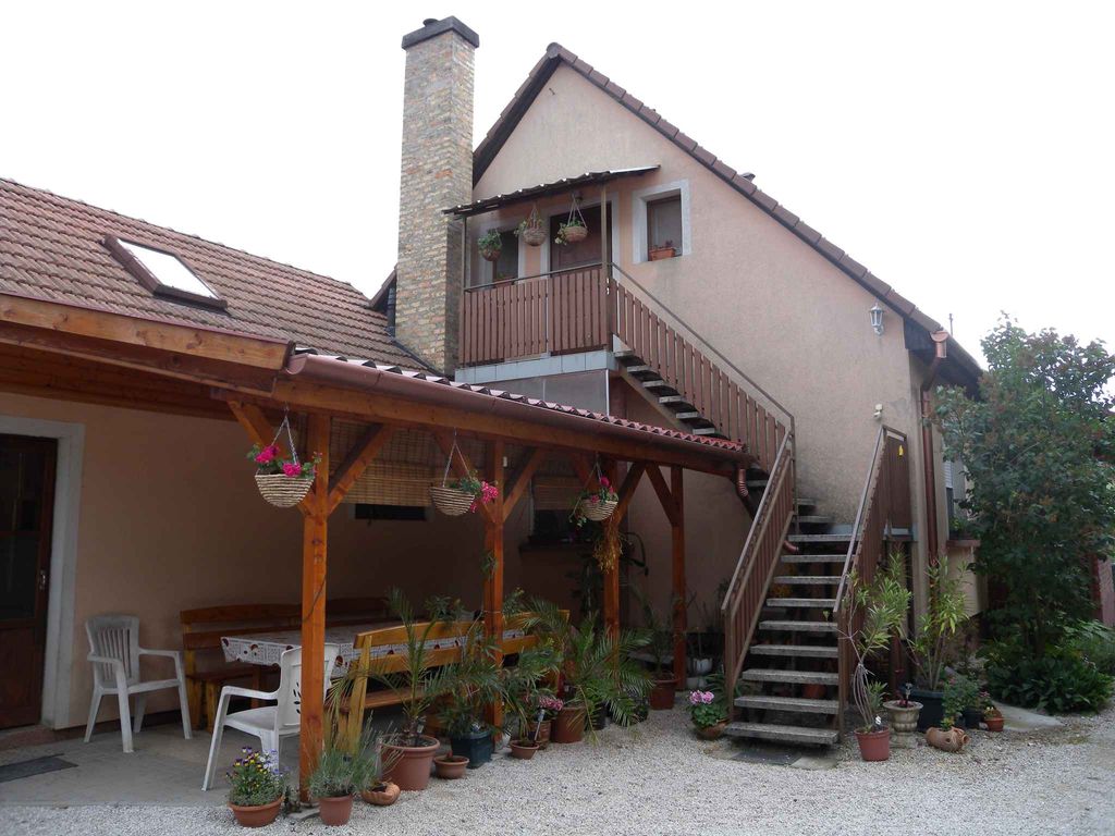 Ferienwohnung mit Schaukel, Sandkasten und Planschbecken