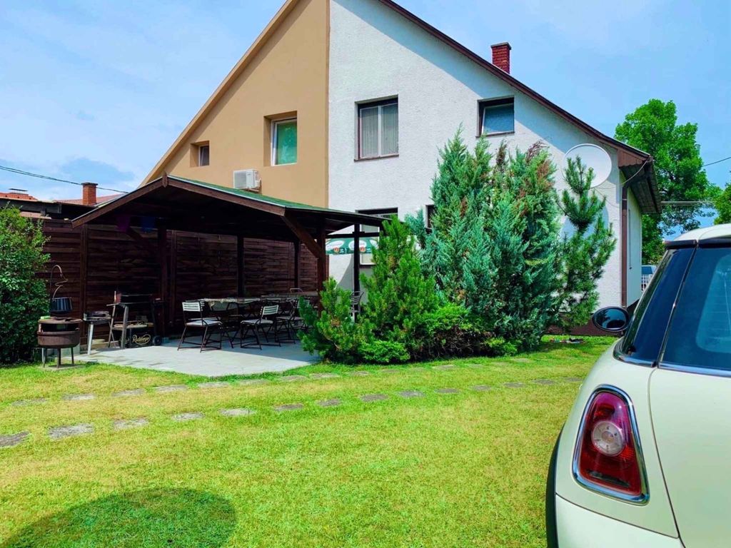 Ferienhaus 50 m zum Balaton mit eigenem Steg und Boot