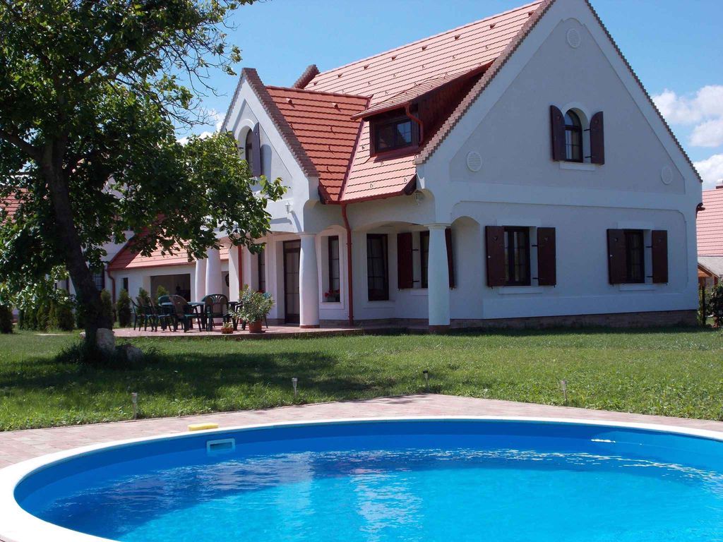 Ferienhaus mit Pool und Klimaanlage