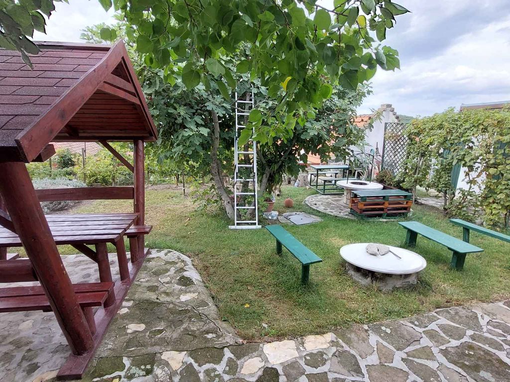 Ferienhaus mit Garten nur 50 m vom Zentrum