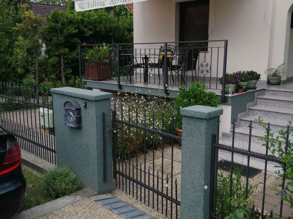 Ferienwohnung in ruhiger Lage, mit moderner und komfortabler Ausstattung und Klimaanlage