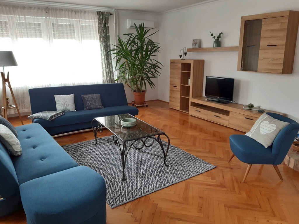 Ferienwohnung mit Klimaanlage, WLAN und Ausblick auf den Belső-tó