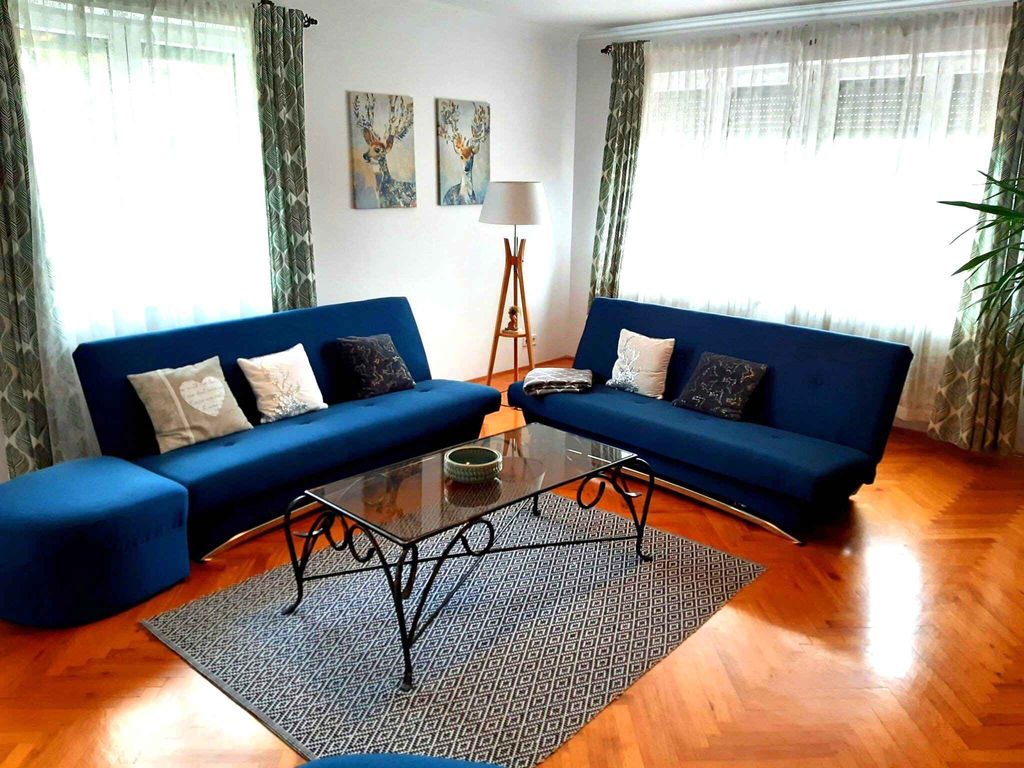 Ferienwohnung mit Klimaanlage, WLAN und Ausblick auf den Belső-tó