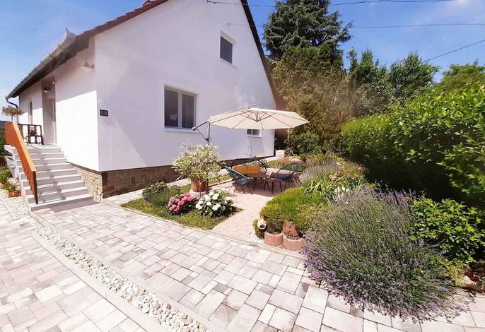 Ferienwohnung mit Klimaanlage, WLAN und Ausblick auf den Belső-tó
