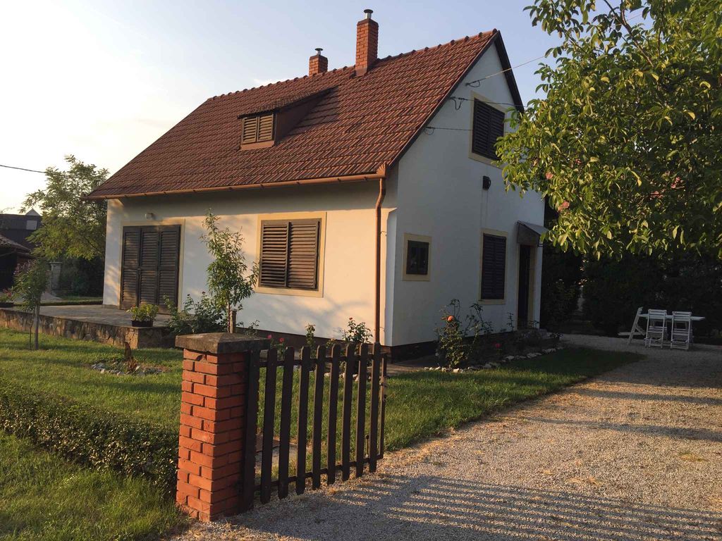 Ferienhaus für 8 Personen mit Grill und Garten