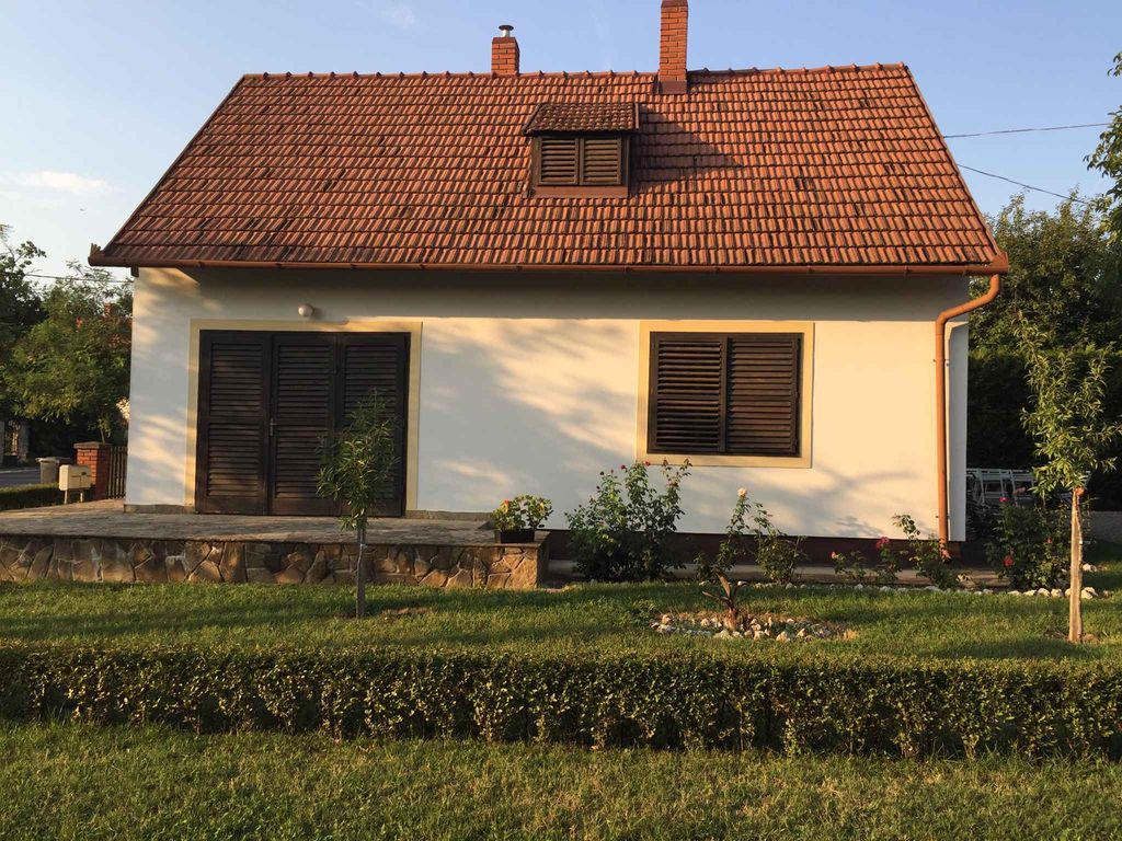 Ferienhaus für 8 Personen mit Grill und Garten