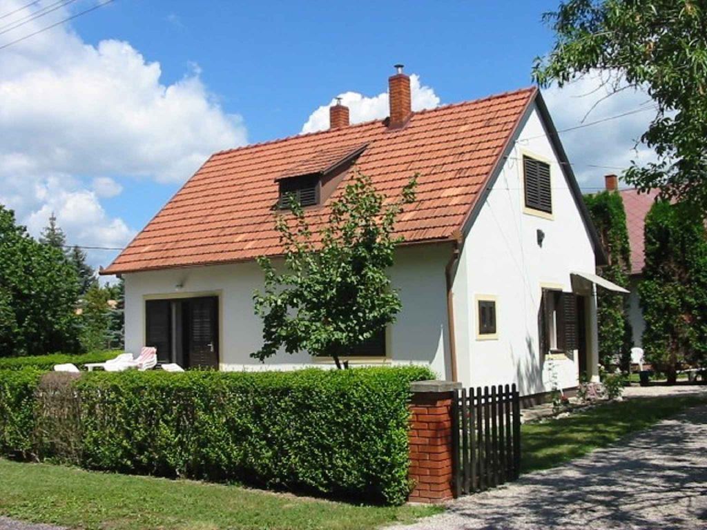 Ferienhaus für 8 Personen mit Grill und Garten