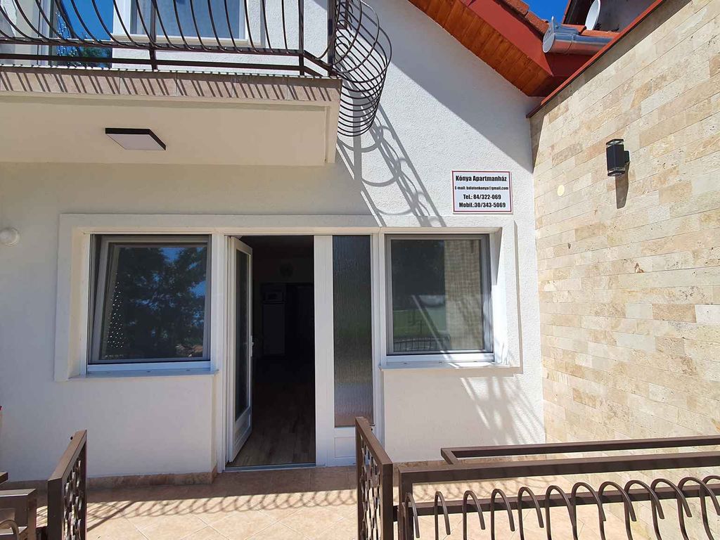 Ferienwohnung direkt am Balaton und an der Strandpromenade mit Seeblick
