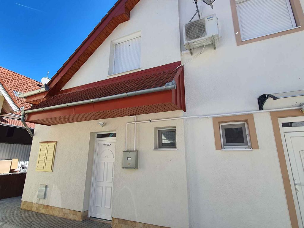 Ferienwohnung direkt am Balaton und an der Strandpromenade mit Seeblick