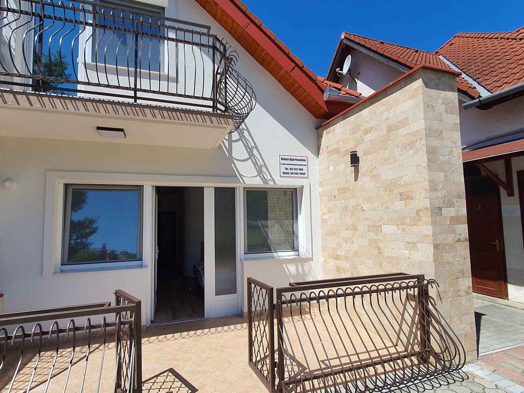 Ferienwohnung direkt am Balaton und an der Strandpromenade mit Seeblick
