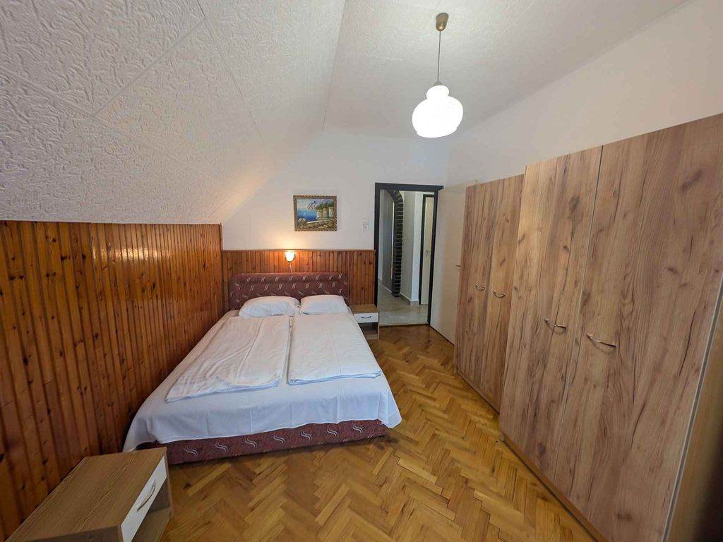 Ferienwohnung mit WLAN, Terrasse und Klimaanlage