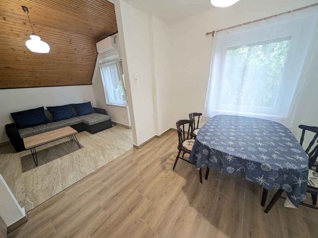 Ferienwohnung mit WLAN, Terrasse und Klimaanlage