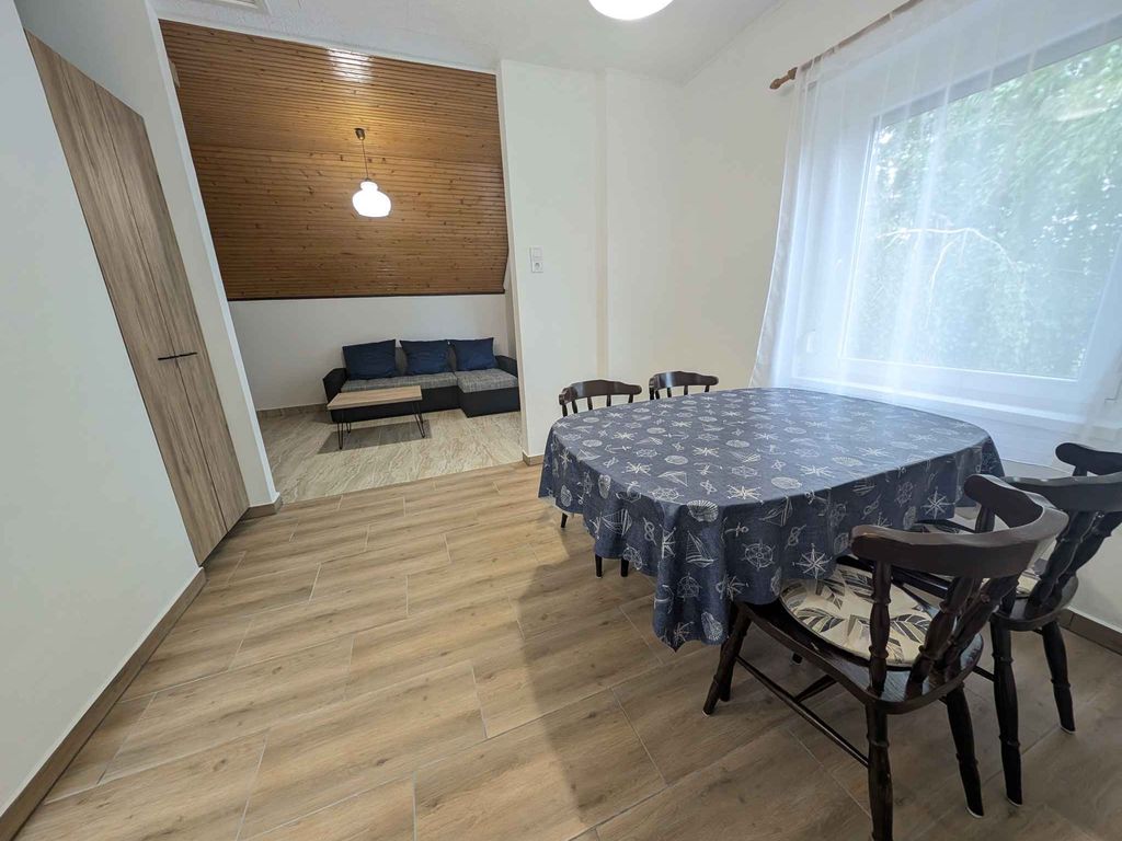 Ferienwohnung mit WLAN, Terrasse und Klimaanlage
