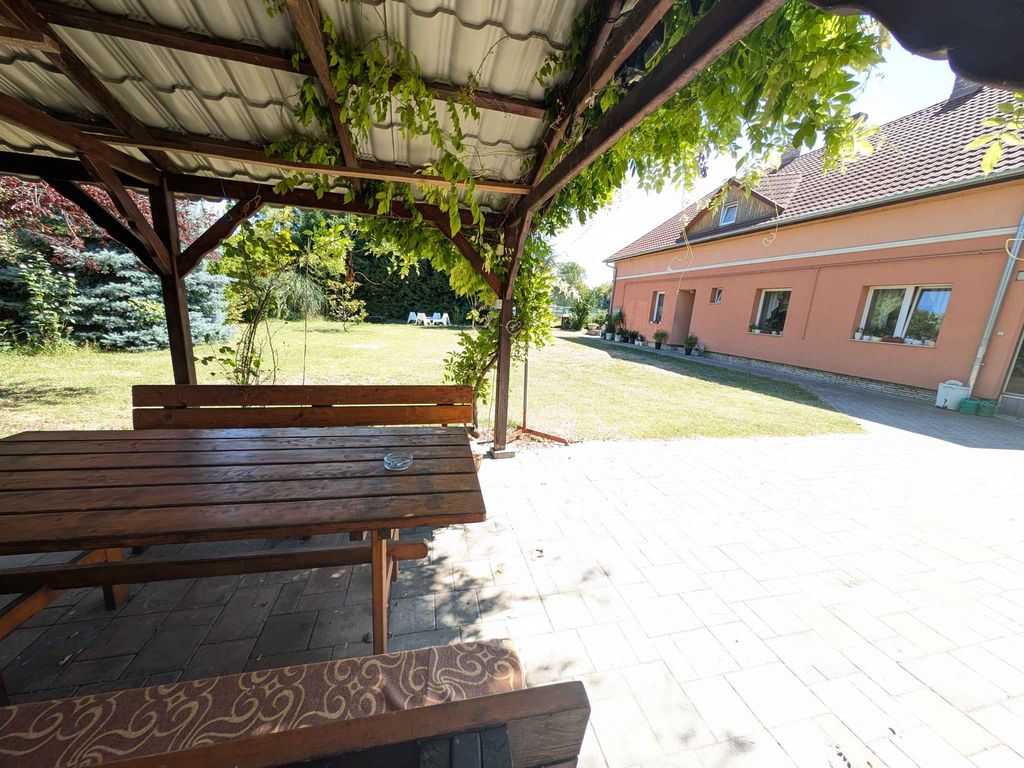 Ferienhaus mit WLAN, Klimaanlage und großem Garten