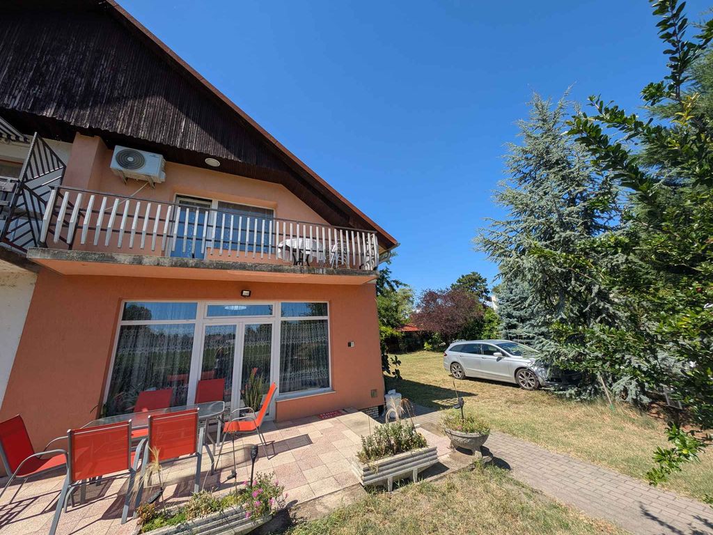Ferienhaus mit WLAN, Klimaanlage und großem Garten