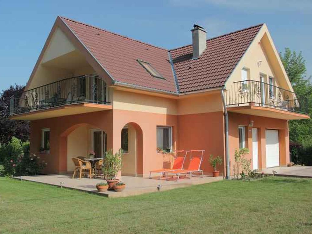 Ferienhaus direkt neben dem Strand mit Aussicht auf das Wasser