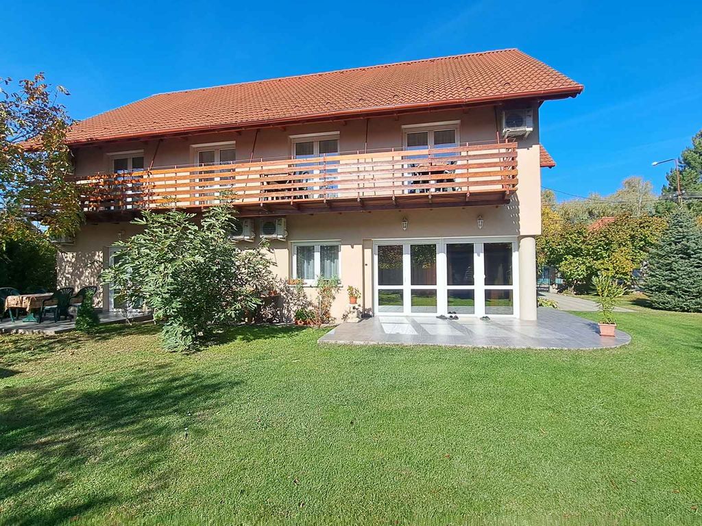Ferienwohnung mit WLAN, Klimaanlage, Balkon und Parkplatz