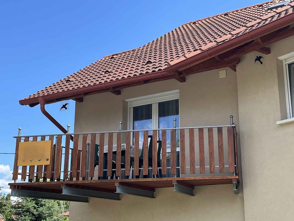 Ferienwohnung mit WLAN, Klimaanlage, Balkon und Parkplatz