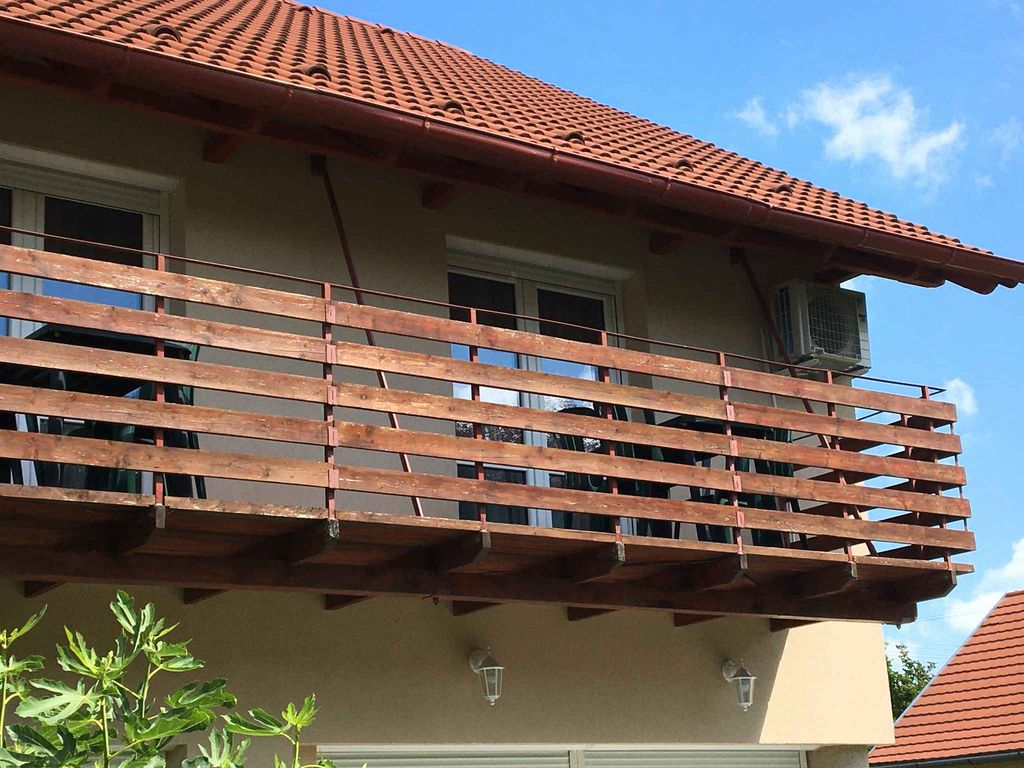 Ferienwohnung mit WLAN, Klimaanlage, Balkon und Parkplatz