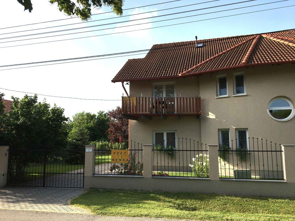 Ferienwohnung im Erdgeschoss mit Terrasse, Wifi, Klimaanlage und Parkplatz